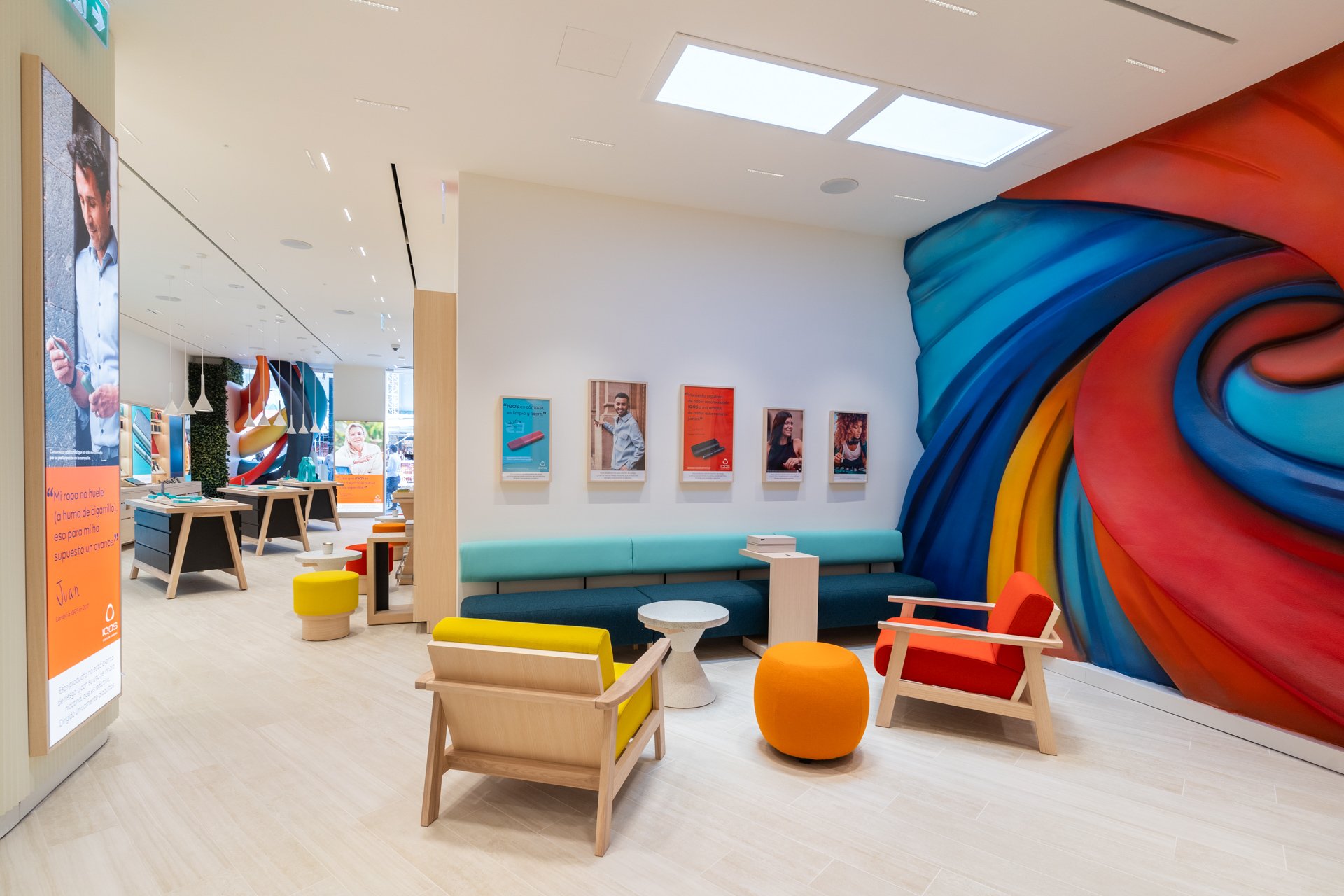 IQOS boutique en Valencia diseñada con un estilo único inspirado en las fallas
